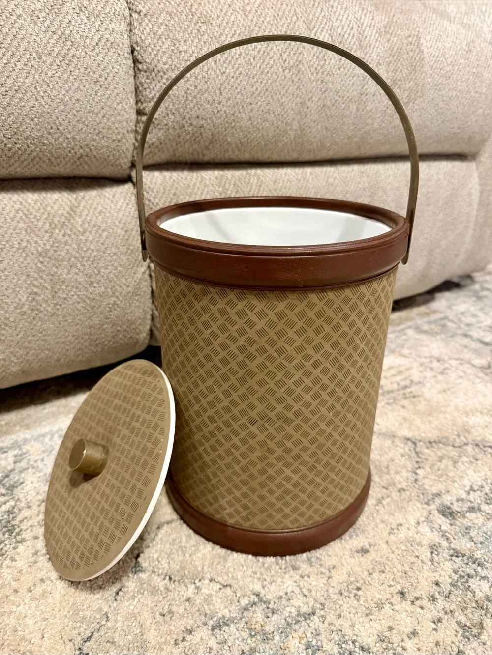 Vintage-Style Brown Patterned Ice Bucket with Brass-toned Lid & Handle